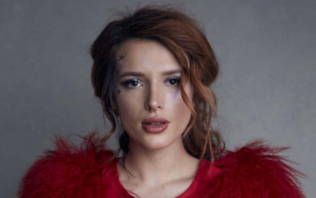 Bella Thorne: “A veces me pierdo en mis pensamientos por la oscuridad que he atravesado”