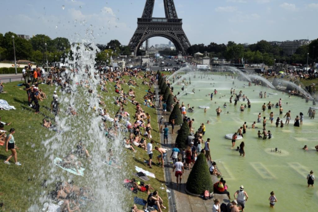 Heat melts Europe and breaks new records in Germany and France