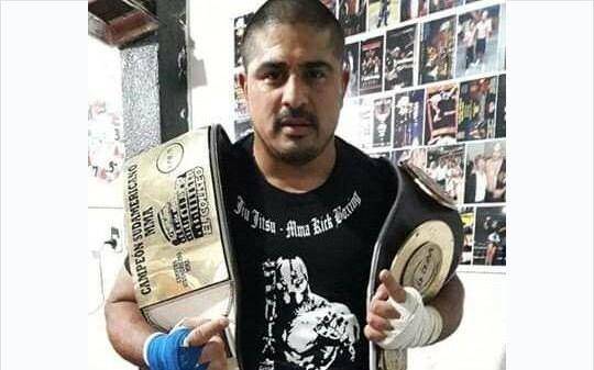 Un campeón de artes marciales mixtas acusado de atacar a un cliente en un bar