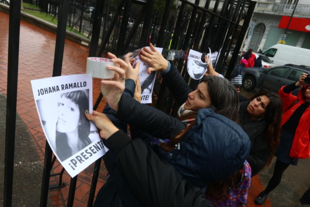 Un acto bajo la lluvia, para recordar a Johana y pedir Justicia