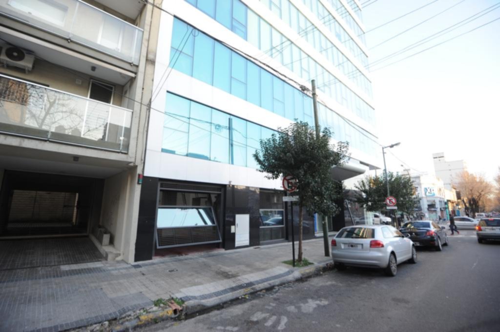 Murió una chica de 23 años al caer de un tercer piso, cerca de Plaza Italia