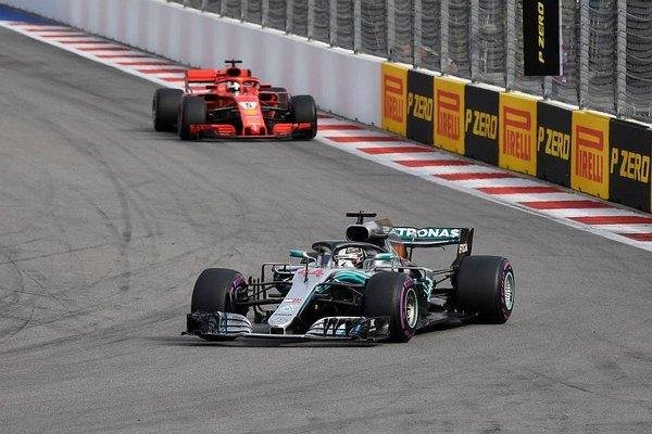 Hamilton larga desde la Pole en Hockenheim