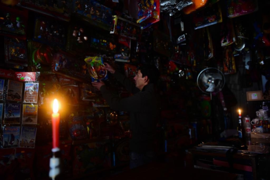 Apagón en el Norte: eximirán del pago de una tasa comunal a 1.400 comercios afectados