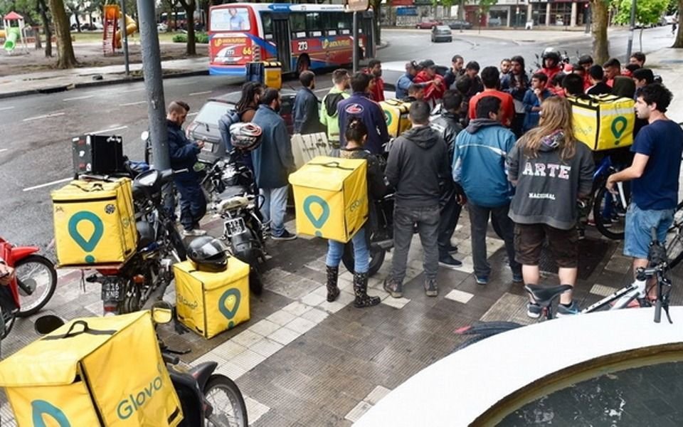 Los "glovers", blanco de la inseguridad: asaltaron a dos repartidores en Barrio Norte