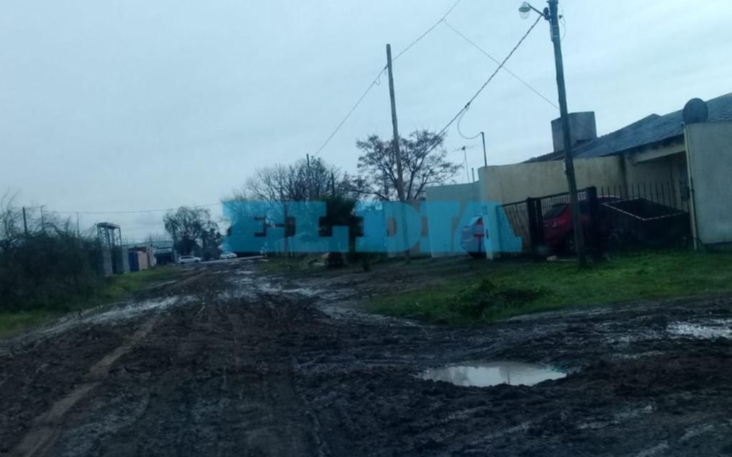 Reclaman "urgente arreglo" de la calle 217