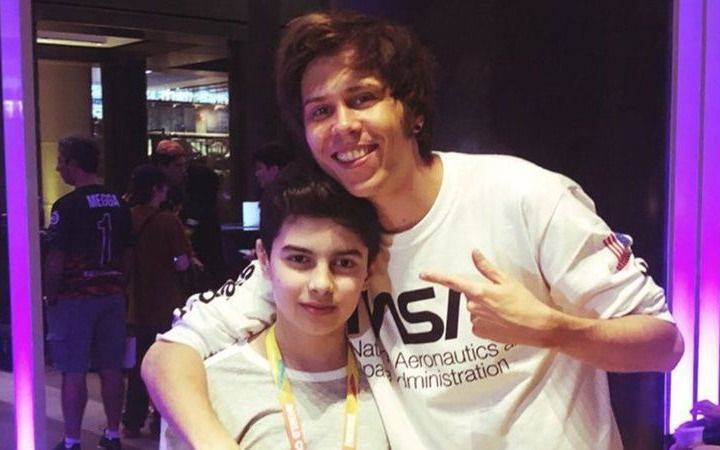 ¡Qué jugador! El pibe argentino que ganó U$S 900 mil en el Fortnite revolucionó Ezeiza, pero esquivó los micrófonos