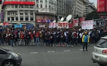 "Polentazo" y caos de tránsito en el centro porteño: cortaron la 9 de Julio