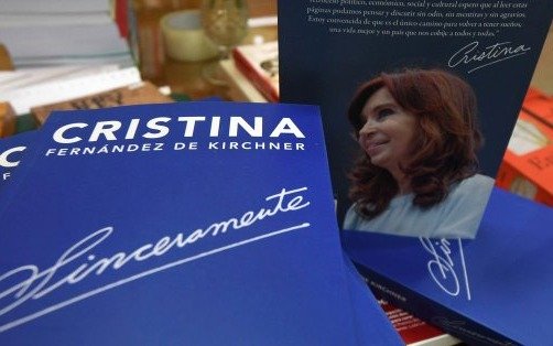 El libro de Cristina cumplió su 14° semana liderando el ranking de los más vendidos