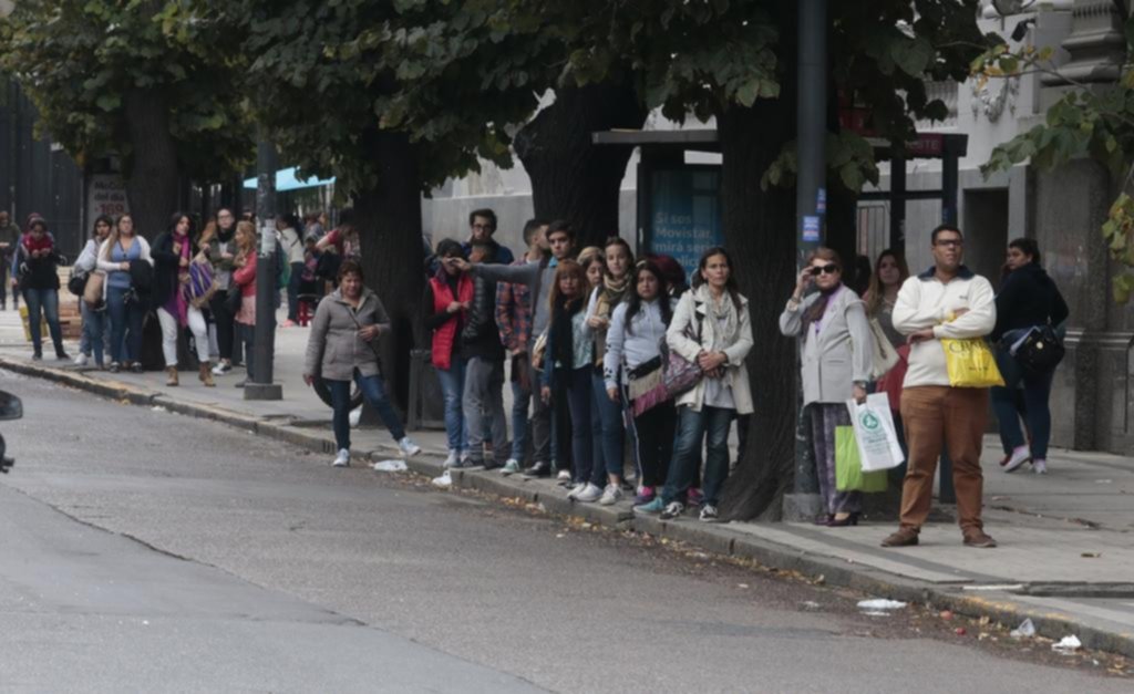 Falta de frecuencia y micros que paran en cualquier lugar, al tope de las quejas