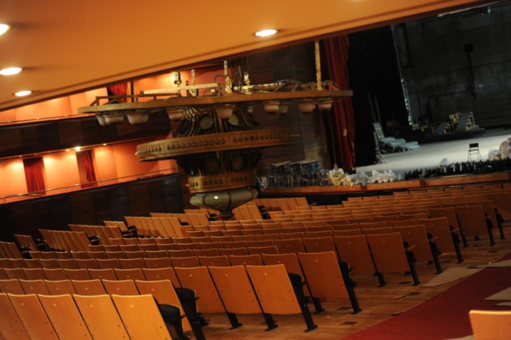 Tras la suspensión de una función, sigue el conflicto en el Teatro Argentino