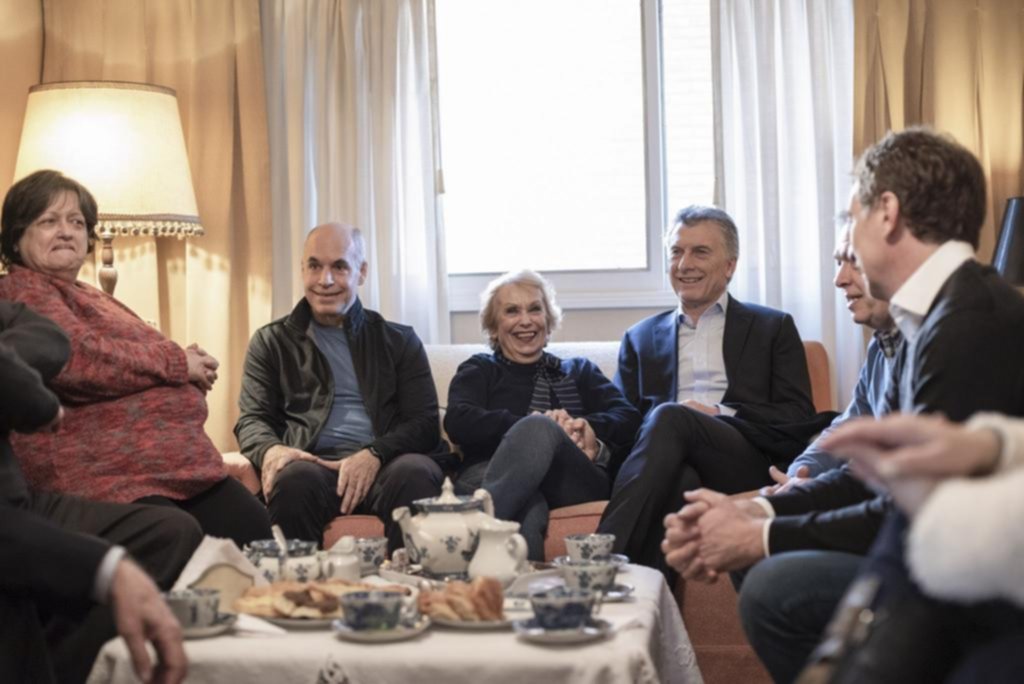 Macri desayunó con vecinos y habló con el ganador de Fortnite