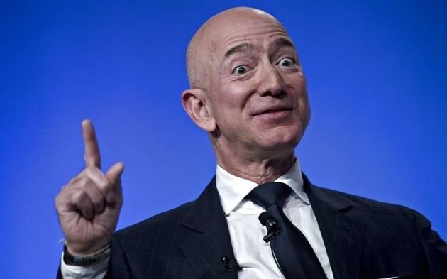 La fortuna de Bezos no para de crecer y batió un nuevo récord en pleno derrumbe económico