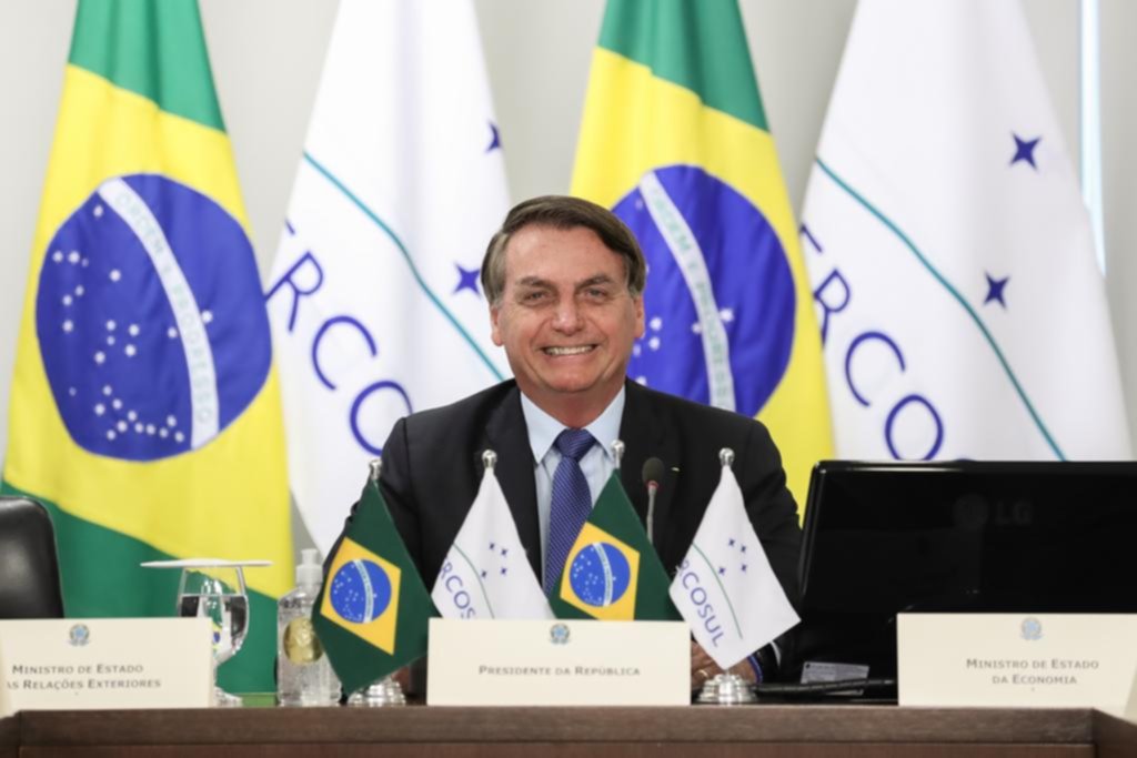 Bolsonaro veta el uso obligatorio de tapaboca en comercios y escuelas