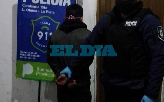 Dos detenidos tras volcar con una camioneta robada en Lisandro Olmos