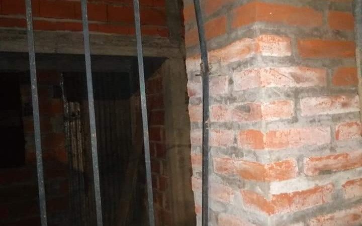 Por quinta vez robaron en una casa de Villa Elvira: no hay rejas que los detengan