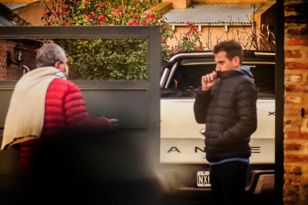 Tiraron la puerta abajo para asaltar a una familia en su casa