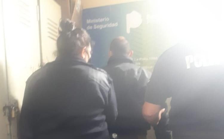 Una mujer denunció que caminaba por Villa Elisa y le tocaron la cola: un detenido