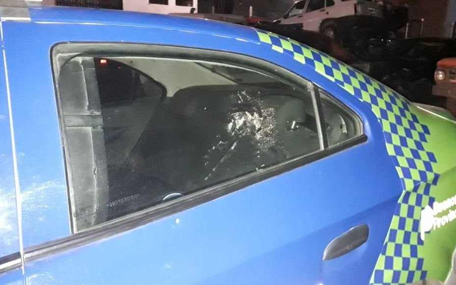 Piedras, golpes y hasta se escucharon tiros en el intento de toma de Barrio Aeropuerto