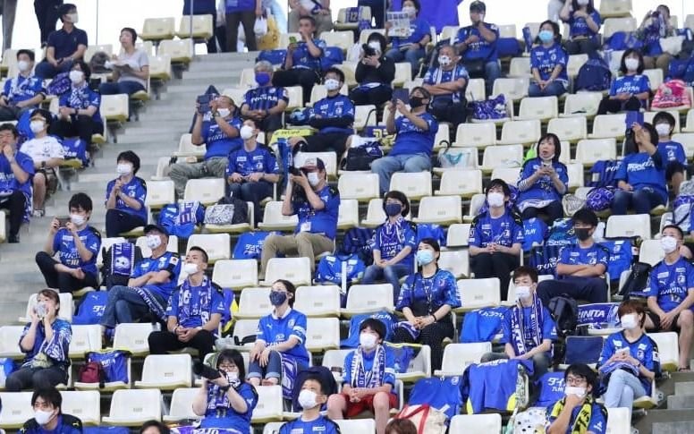 En Japón ya juegan al fútbol con público en las tribunas