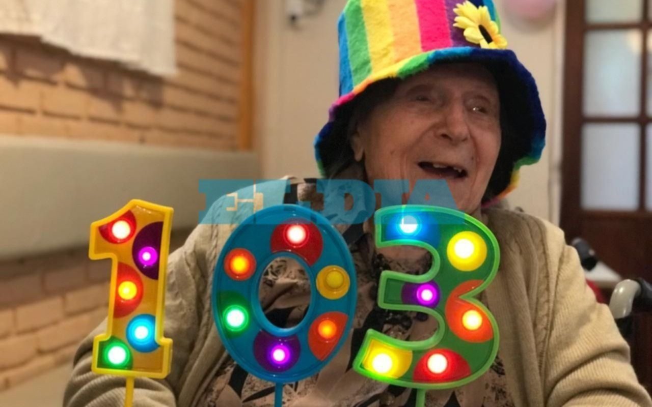 Genoveva festejó sus 103 años rodeada de sus compañeras