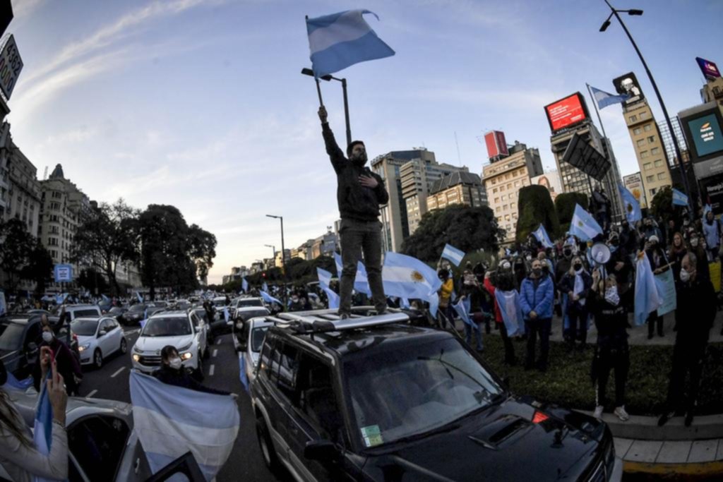 Tensiones cruzadas por el liderazgo político en el Gobierno y en la oposición