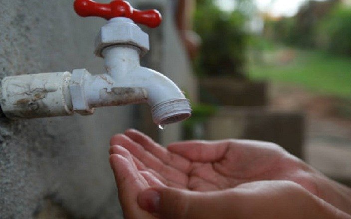 Vecinos de Arturo Seguí reclaman por falta de agua