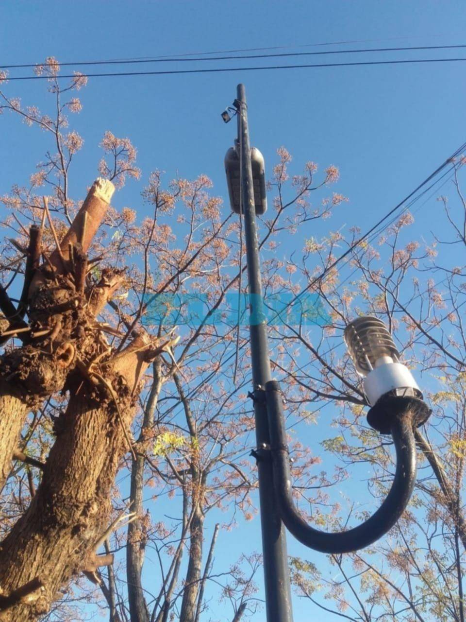 Reclaman por un cable cortado que dejó sin alumbrado público a toda una cuadra