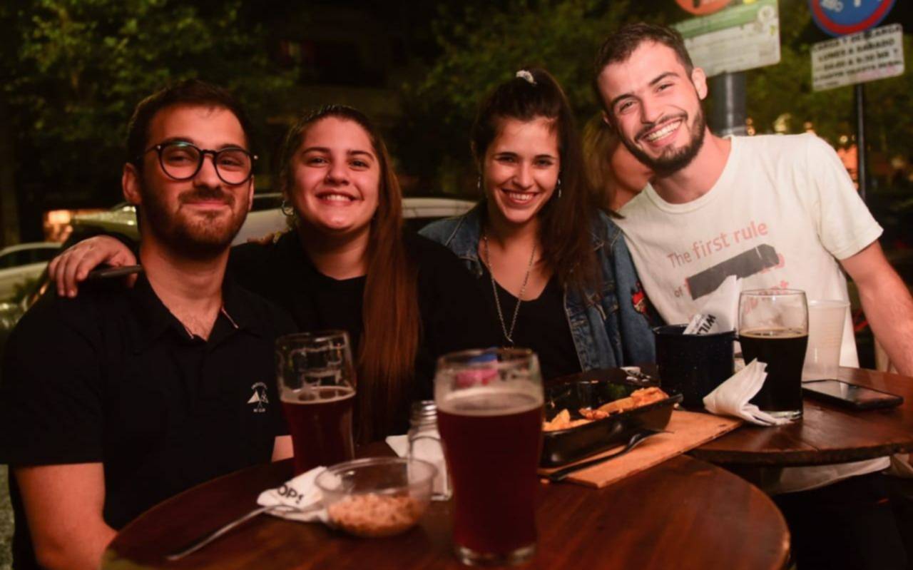 En La Plata sugieren postergar el Día del Amigo: "Este año, hagámosle el aguante a los comerciantes locales"