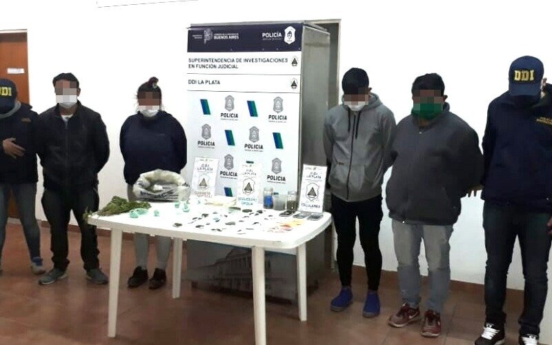 Desbaratan kioscos de drogas en Villa Elvira y Berisso: cinco detenidos