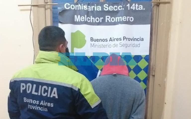 Dos detenidos por intentar atacar a policías con una cuchilla