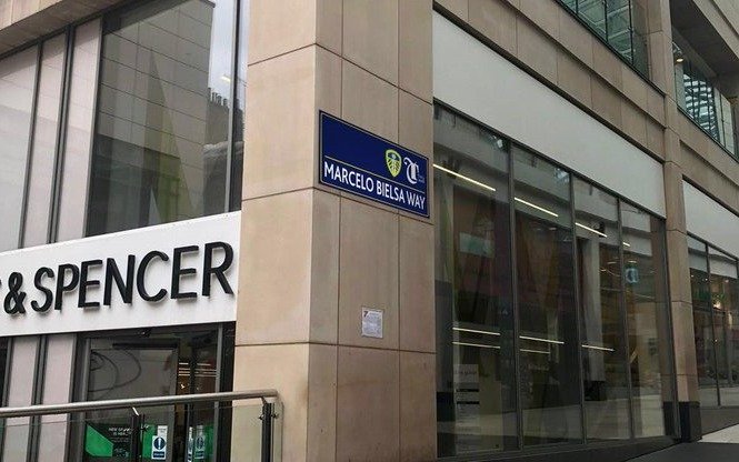 Una calle de la ciudad de Leeds fue renombrada como "Marcelo Bielsa Way"