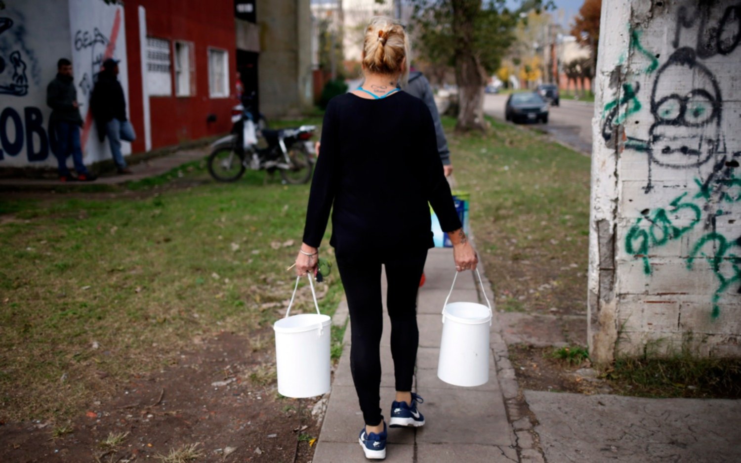 Drama en Los Hornos por prolongado corte del servicio de agua