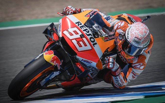 Márquez, el múltiple campeón de MotoGP, se fracturó un brazo a tres vueltas del final