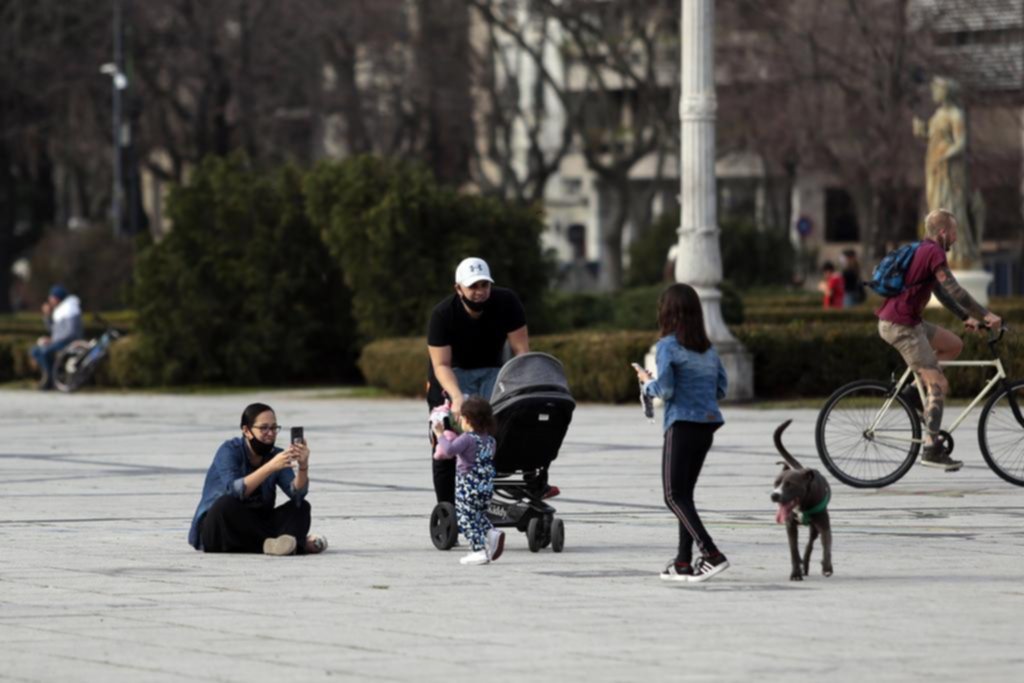 Los chicos a la plaza y los más grandes, aún en estudio