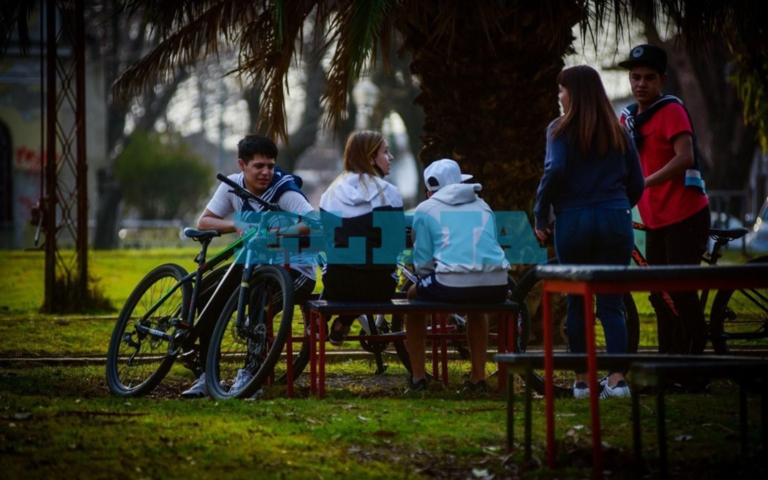 En otro día con buen clima, y a pesar de la cuarentena, varios platenses salieron de paseo