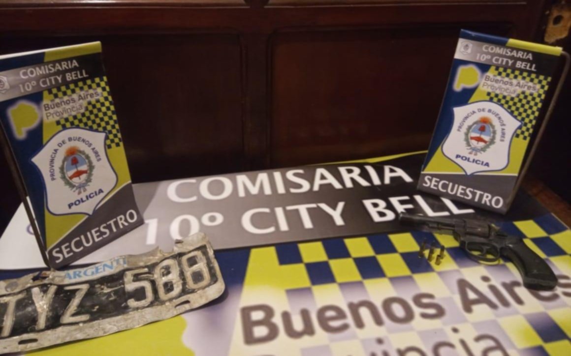 Tras un allanamiento, detuvieron en City Bell a un joven acusado de robar una estación de servicio