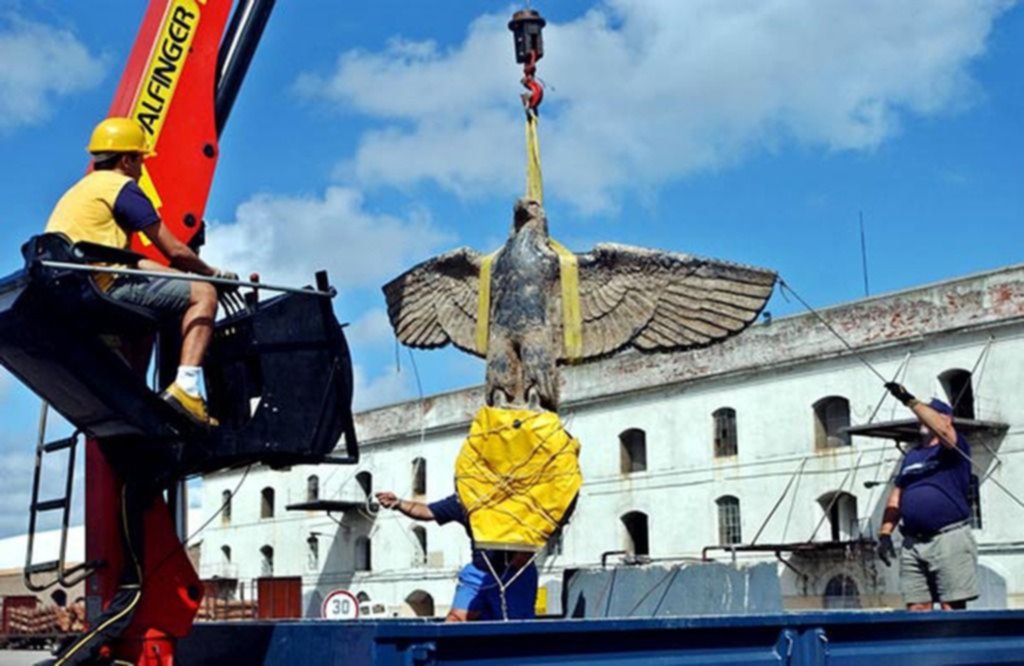 Piden que se controle el destino del águila nazi del acorazado Graf Spee
