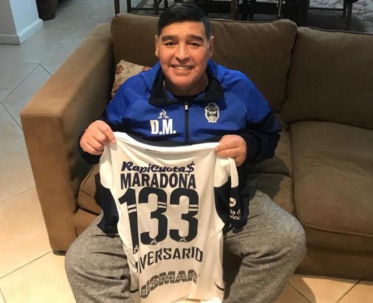 Maradona se muda a la Ciudad, para estar cada vez más cerca del Lobo