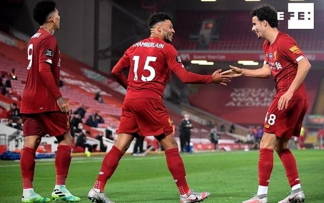 Premier: Liverpool mostró toda su jerarquía, mientras que Manchester United empató y se acerca a la Champions