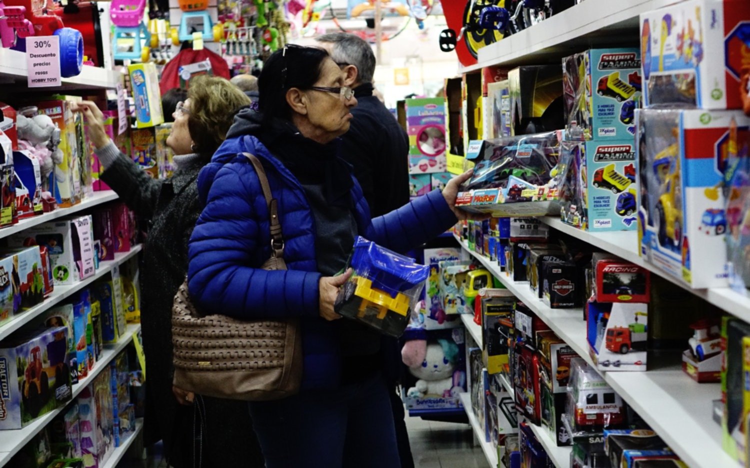 Expectativas en La Plata por la reapertura de locales de ropa y jugueterías