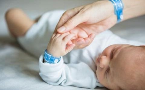 Aseguran que los bebés de embarazos de alto riesgo tienen mayor desarrollo cognitivo y motor