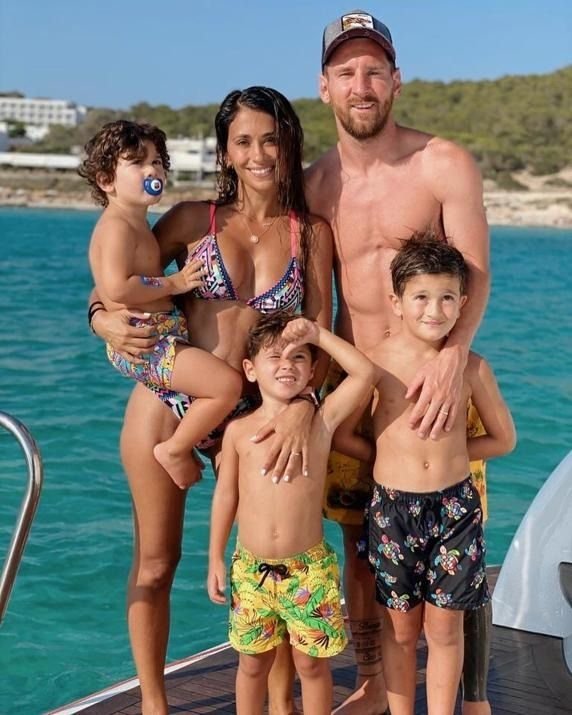 En familia: la postal de los Messi en Ibiza