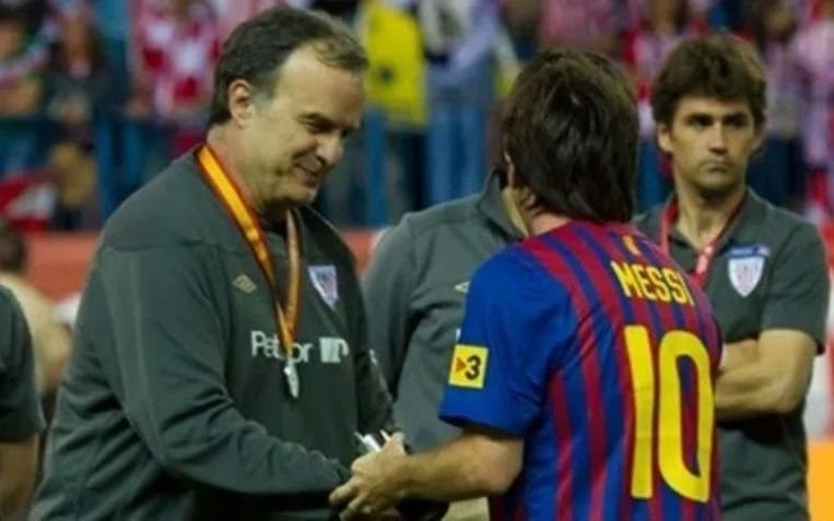 Un diario inglés dice que Messi pidió a Bielsa DT de Barcelona