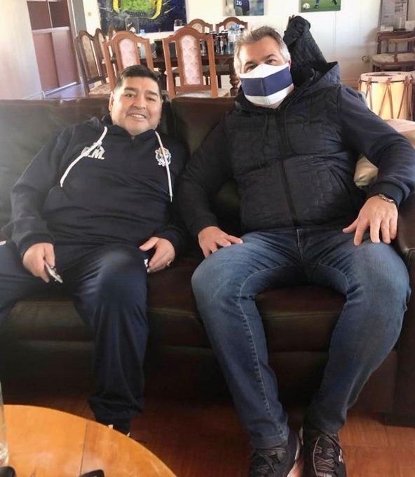 Maradona ya es un platense más: foto del arribo a su nueva casa