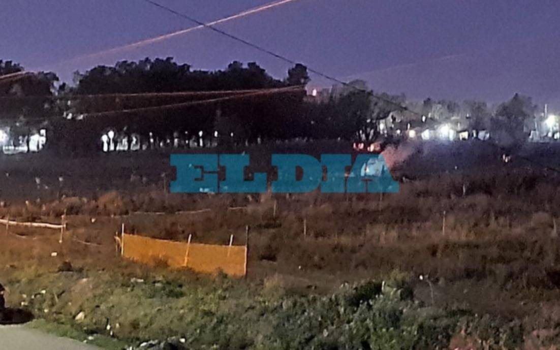 Se expande la mega toma de terrenos en Los Hornos: ahora usurpan terrenos linderos