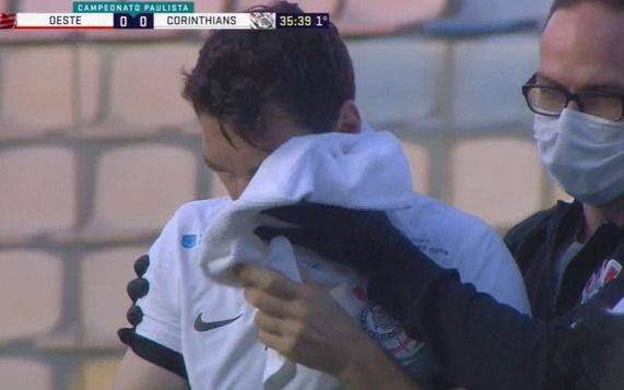 Mauro Boselli chocó con un rival: tiene fractura en la cara y será operado