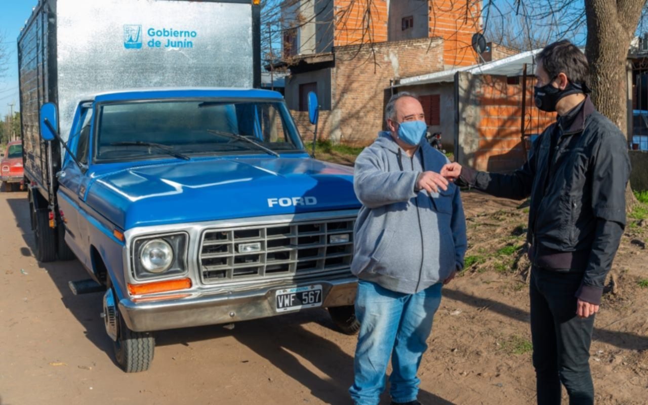 Movida solidaria en Junín: restauraron a nuevo la F-100 incendiada al verdulero con coronavirus