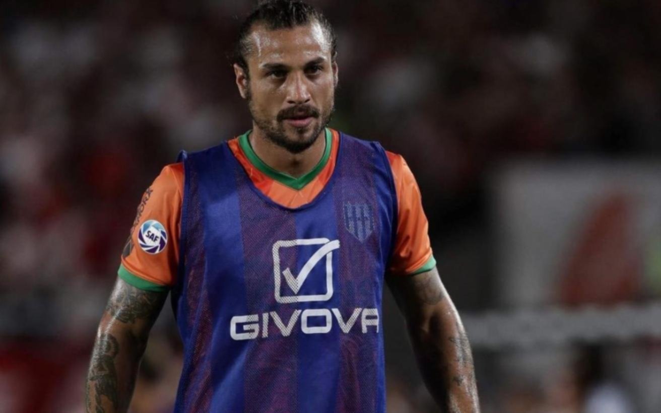 En Banfield le sacaron la tarjeta roja a Daniel Osvaldo