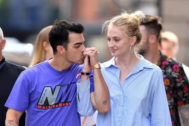 “Sansa” y Joe Jonas habrían dado a luz a su primera hija