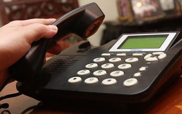 Denuncian que dieron de baja la línea de teléfono pero le siguen cobrando